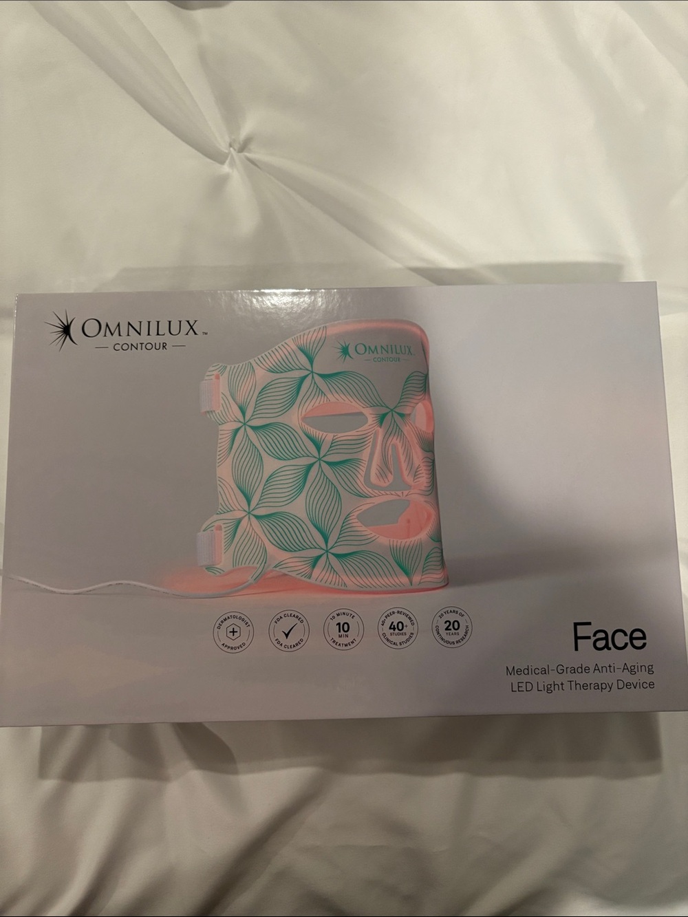 LIKE NEW! Omnilux Contour LED Face Mask